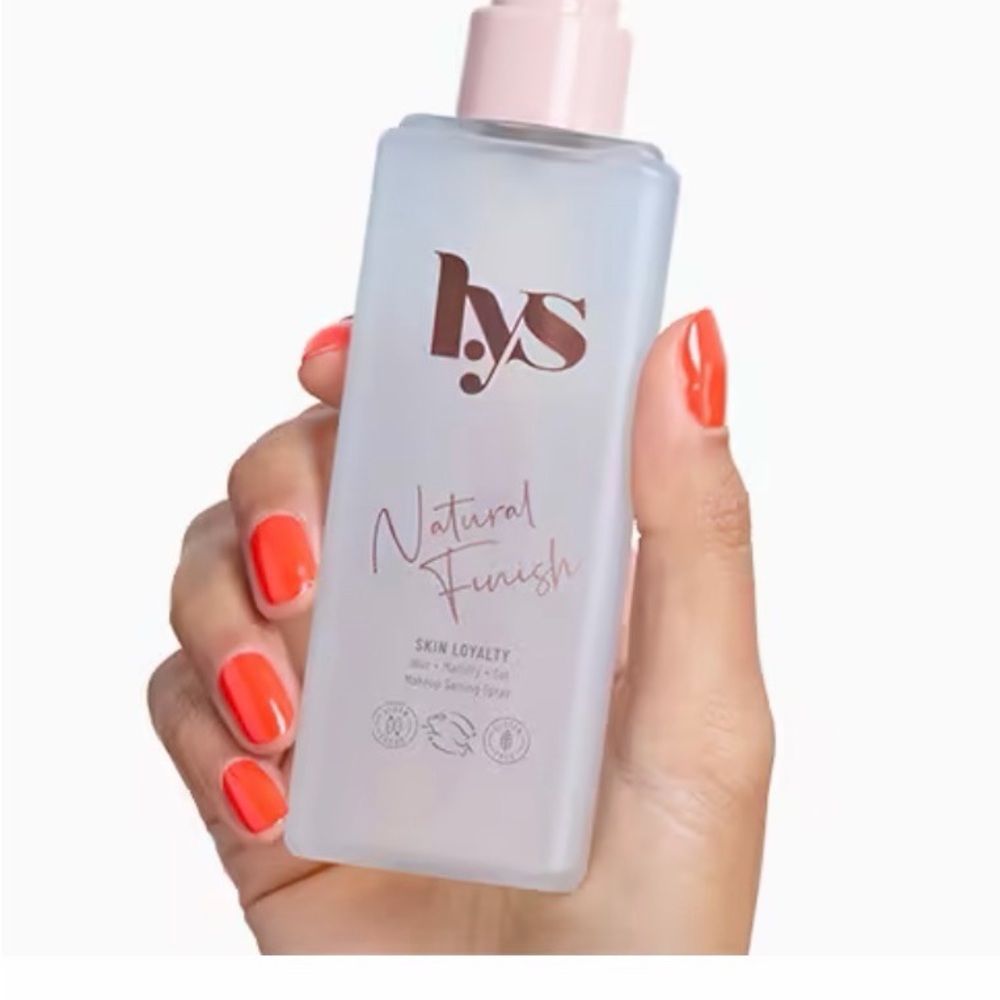 LYS BEAUTY SKIN LOYALTY
BLUR + MATTIFY + SET
MAKEUP SETTING SPRAY, 100.0 ml